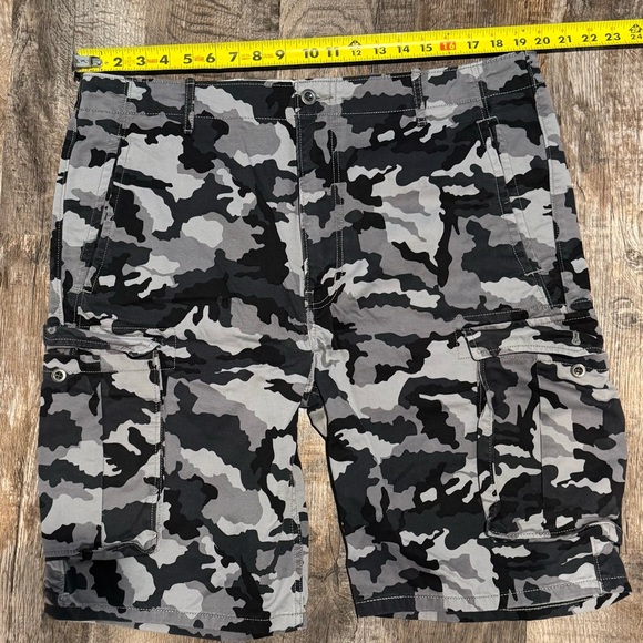 Levi's Men’s black & gray camouflage cargo shorts size 38 - Picture 8 of 12